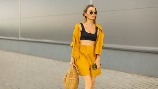 Zó kleed je je (niet) naar kantoor bij warm weer: 'Vrouwen mogen veel meer dan mannen'