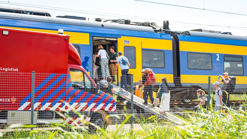 Honderden passagiers internationale trein geëvacueerd, rook in meterkast