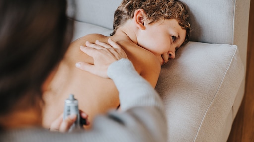 Stuipen en bijna gestikt: waarschuwing om verkeerd gebruik verkoudheidsbalsem