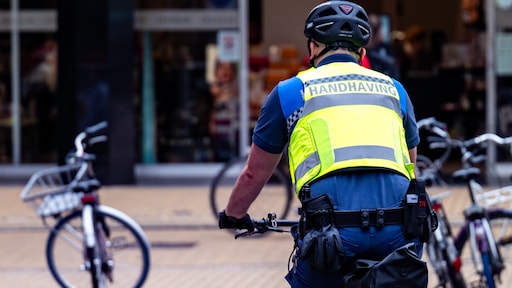 Alkmaarder (25) schopt boa bewusteloos, bedreigt een ander met mes