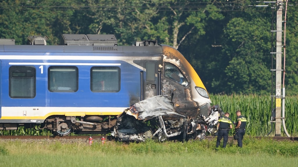 Trein botst op auto, voorlopig geen treinverkeer tussen Groningen en Assen