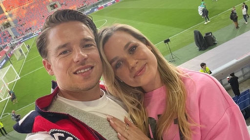 Viaplay-presentator Koen Weijland verloofd met Carola Kirschbaum
