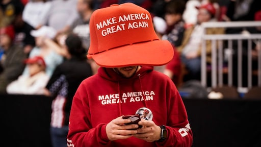 Waarom Trumps achterban woedend is over de 'slappe' afhandeling van de Epstein-affaire