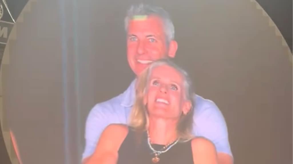 Bedrijf dat middelpunt was van kisscam-affaire Coldplay reageert op rel