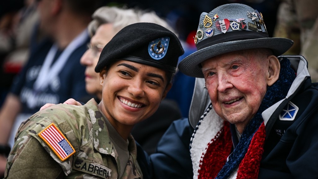 TikTok-ster en oorlogsveteraan 'Papa Jake' (102) overleden: 'Vredig heengegaan'