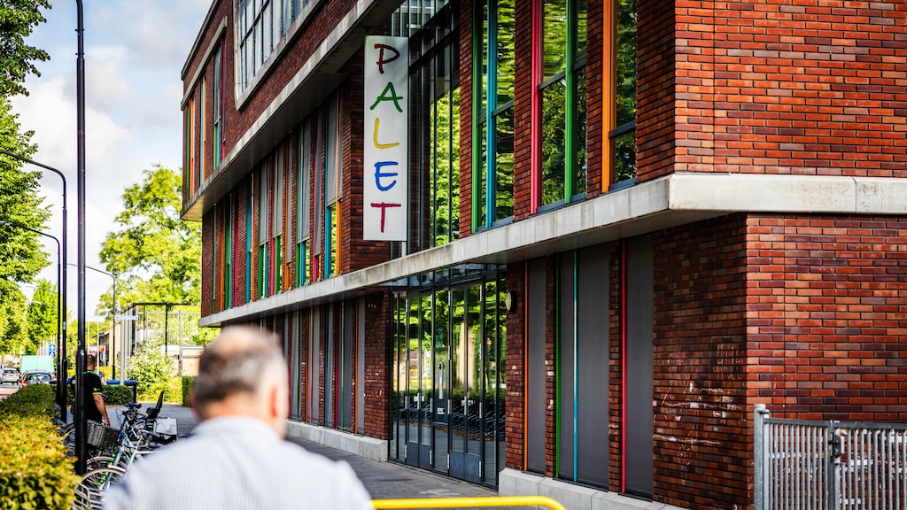 Neergestoken leraar Recep ontslagen uit ziekenhuis na incident bij afscheidsmusical Alblasserdam