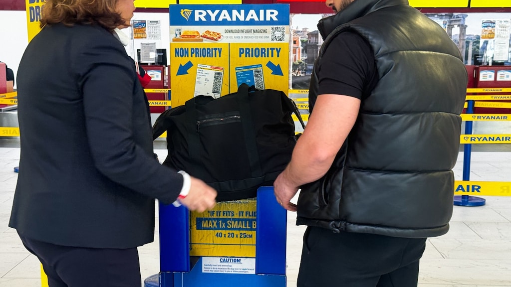 Ryanair wil personeel meer geld geven voor betrappen passagiers met te grote bagage