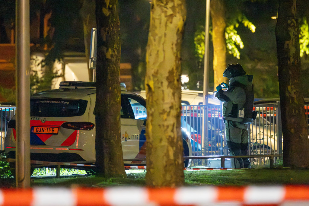 Flats in Utrecht urenlang ontruimd om auto met mogelijk gevaarlijke stof