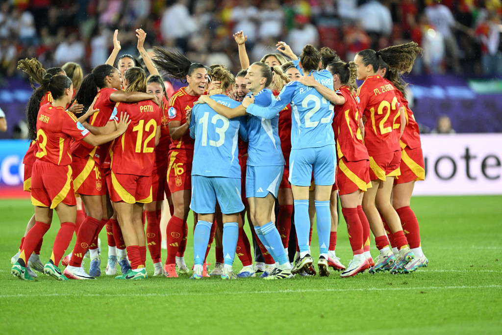 Spaanse voetbalsters bereiken eerste EK-finale door goal Bonmatí