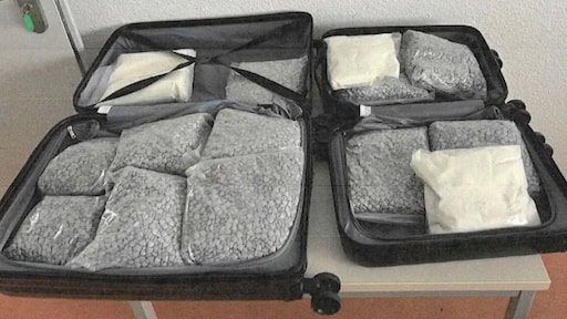 Nederlandse treinreiziger (48) betrapt met 35 kilo aan drugs in koffers