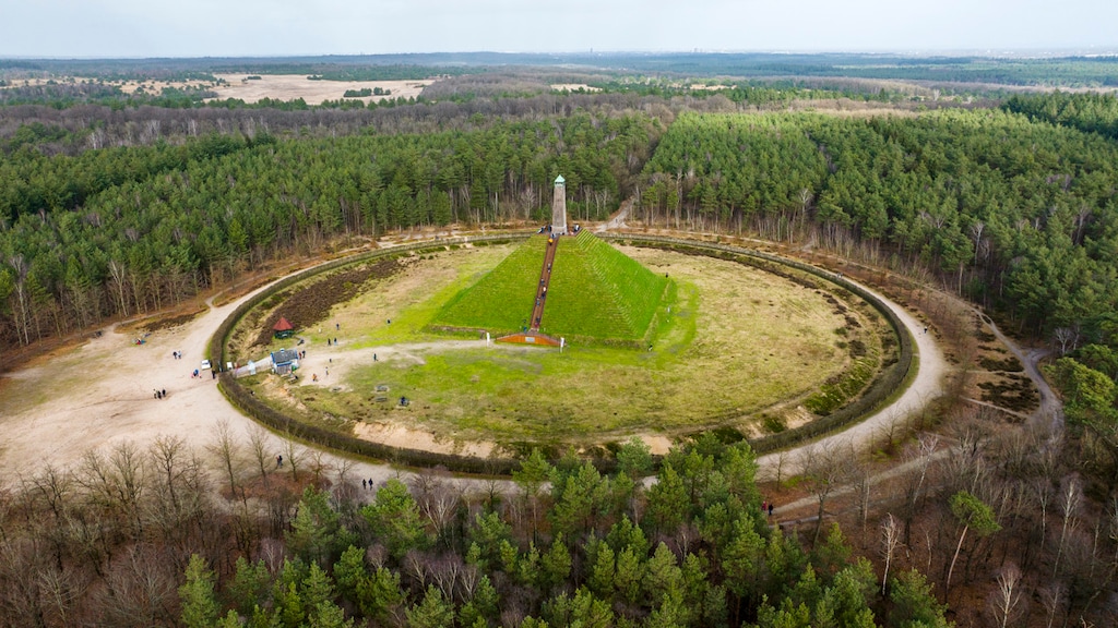 Het gebied rond de Pyramide van Austerlitz.