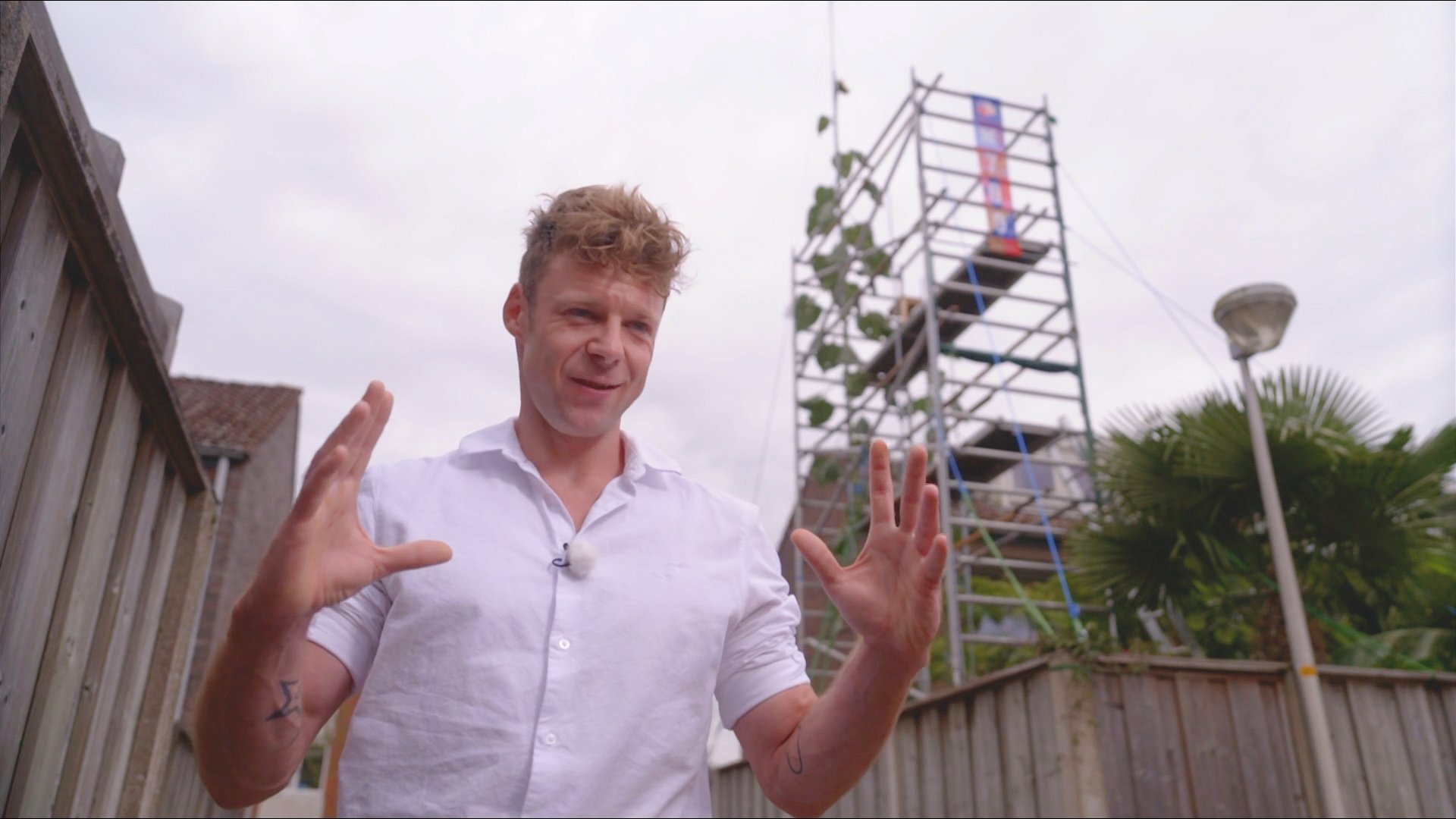 Nog paar centimeter en Jeroen verbreekt wereldrecord met zijn zonnebloem