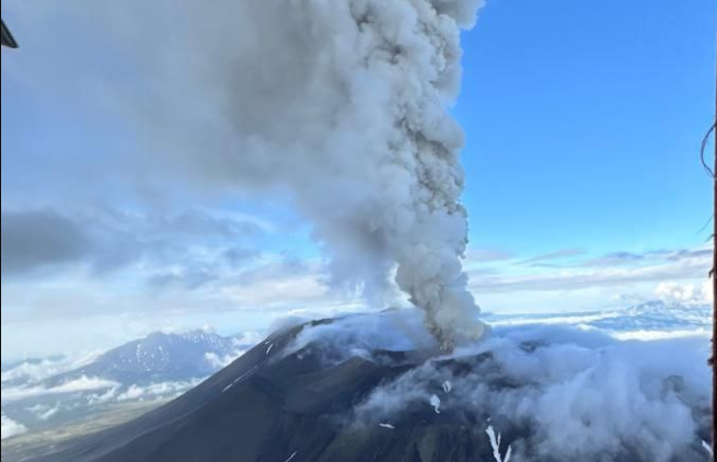 Russische vulkaan barst voor het eerst in honderden jaren uit