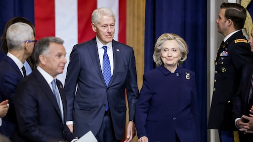 Republikeinen richten pijlen op Clintons in Epstein-dossier: opgeroepen om te getuigen
