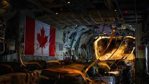 9800 kilo aan voedsel voor Palestijnen: ook Canada dropt hulp boven Gaza