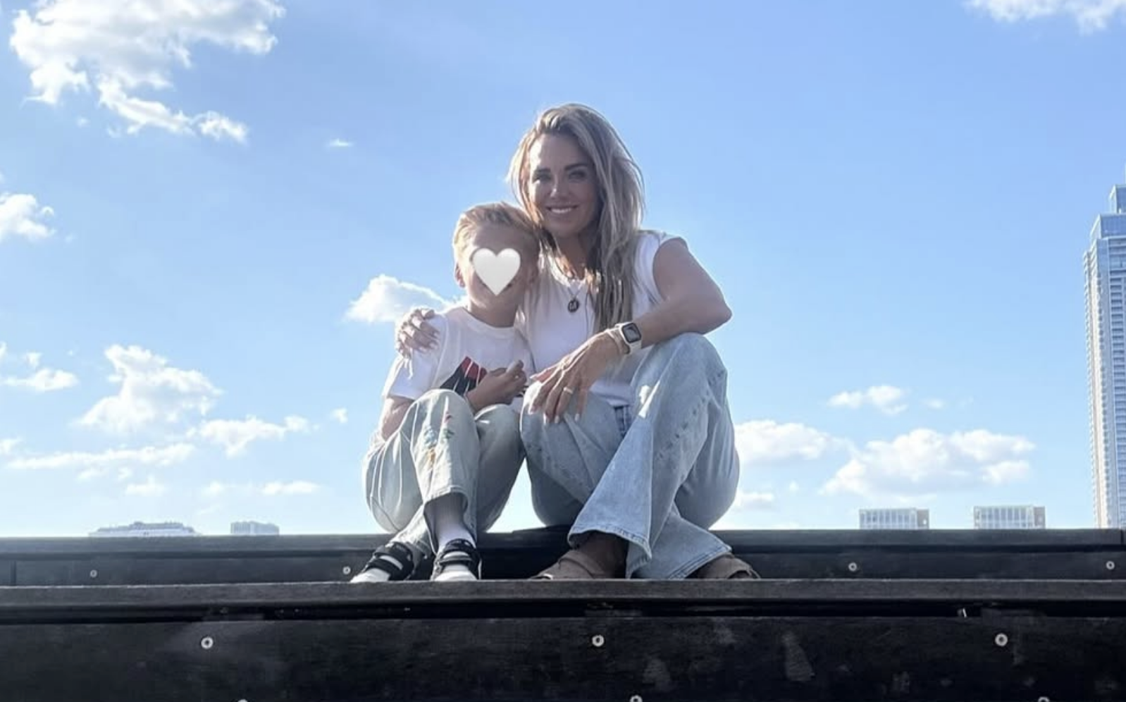 Monique Westenberg deelt vakantiefoto's met zoon André op Ibiza