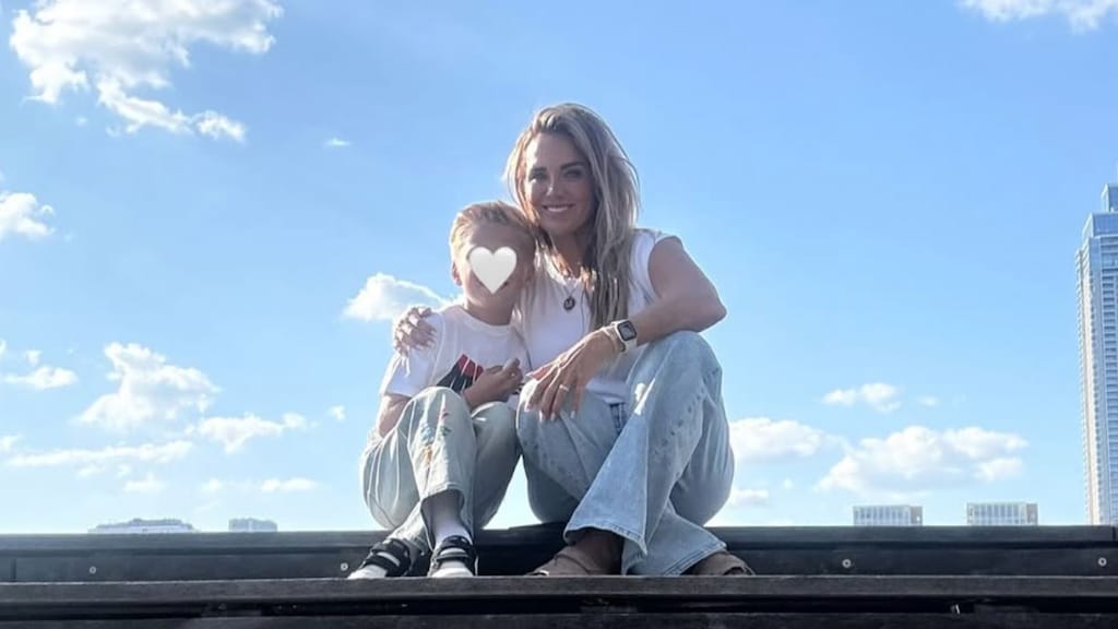 Monique Westenberg deelt vakantiefoto's met zoon André op Ibiza