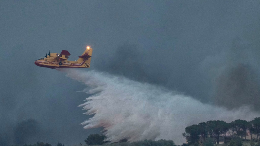 Dodelijke bosbrand raast 'ongekend snel' door Zuid-Frankrijk