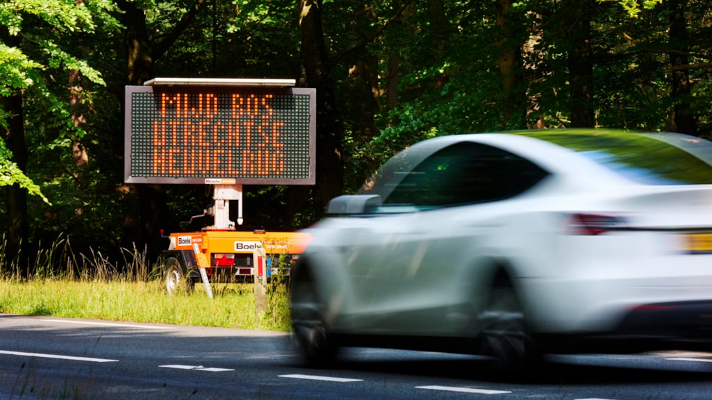 "Mijd bos Utrechtse Heuvelrug", worden automobilisten gewaarschuwd.