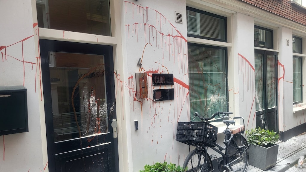 Gebouw CIDI beklad met ketchup en bloem, gebeurde tijdens Gazadebat