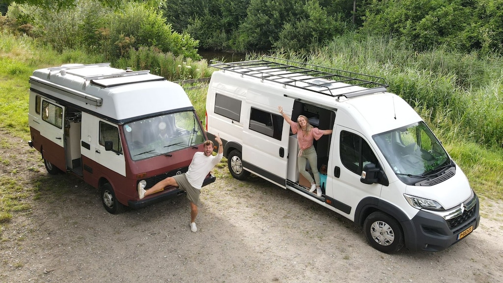 Links: de oude Volkswagencamper van Nick. Rechts: de nieuwe bestelbus.