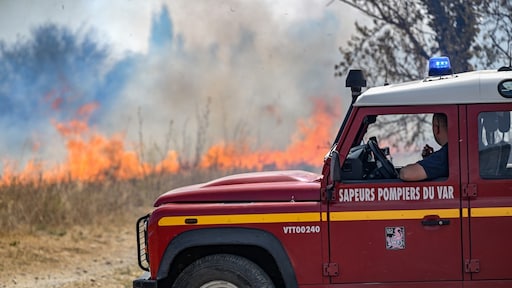 Vuur nog niet uit: duizenden brandweerlieden blijven bezig met bosbranden Frankrijk