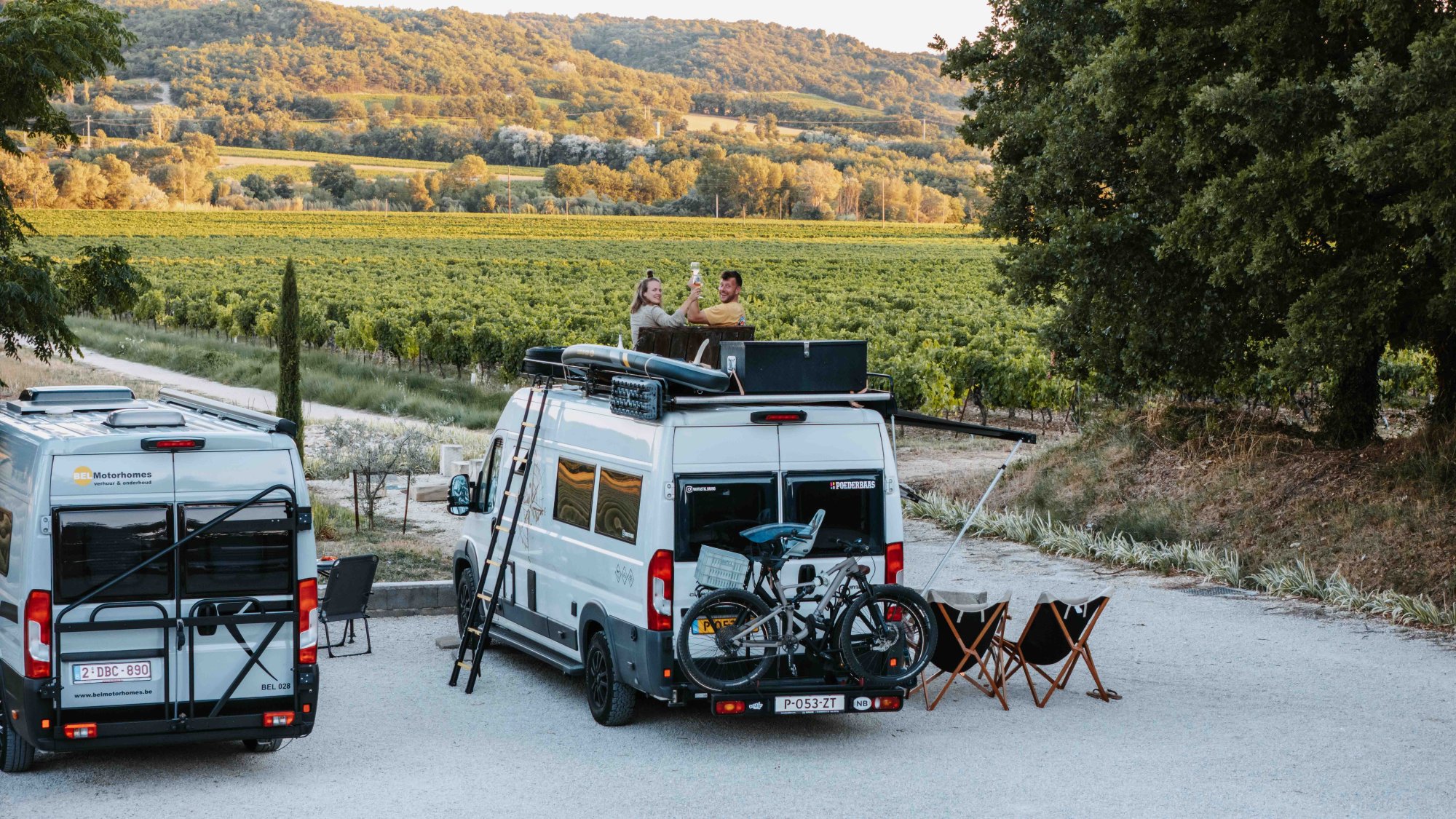 Zomervakantie 2025: Wendy en Nick genieten van het uitzicht op de wijnvelden in Frankrijk.