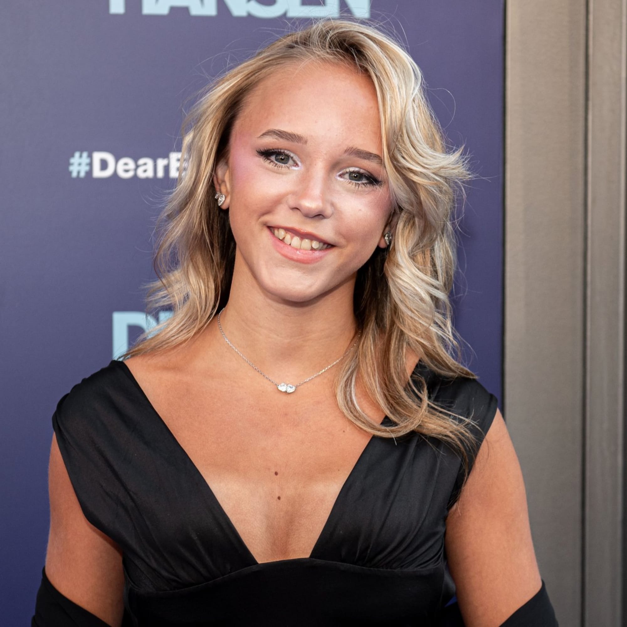 Katta sargish ayollar porno YouTubeda qattiq Amerika BDSM pornosini tomosha qiling