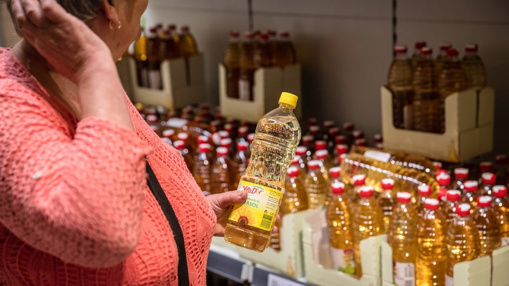 Zonnebloemolie het 'gevaarlijkste voedsel ter wereld' volgens TikTokkers, maar klopt dat?