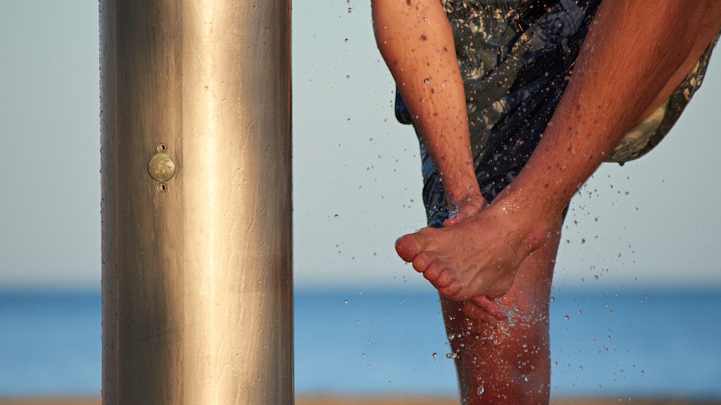 Mark kreeg zwemmerseczeem op vakantie, hoe komt hij er weer vanaf?