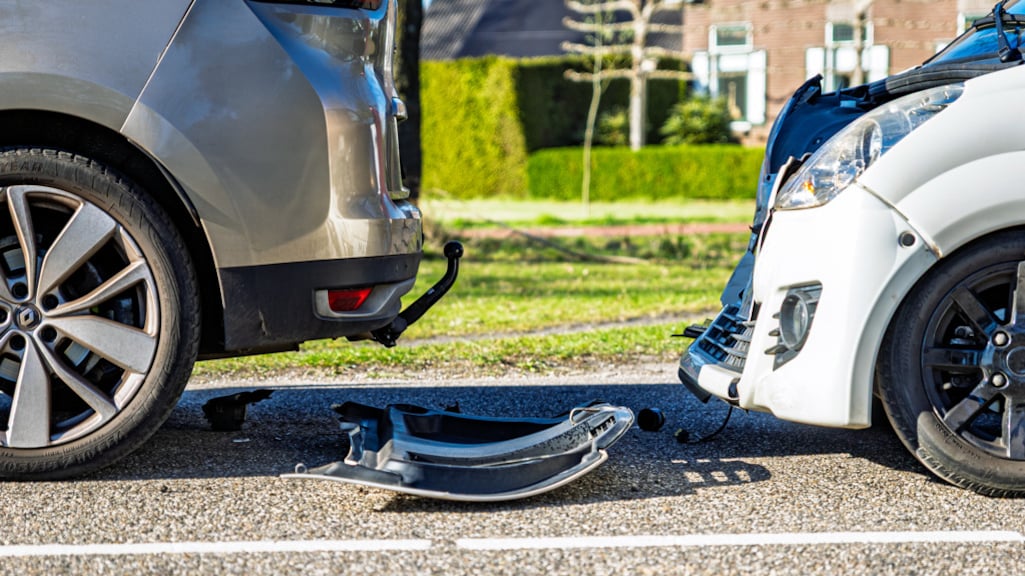 Consument tast diep in de buidel voor autoverzekering: honderden euro's extra kwijt