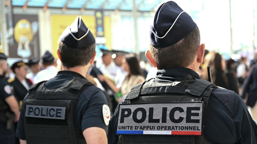 Vernedering in Parijs: twee mannen urineren op dakloze vrouw en kinderen