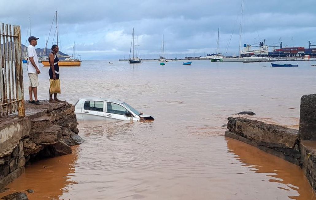 Lina zag noodweer Kaapverdië dat acht levens eiste: 'Ergste storm in 40 jaar'