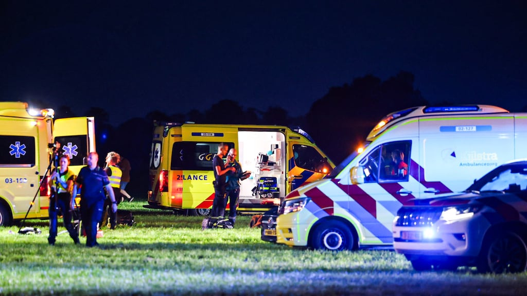 Hulpdiensten aanwezig op de plek van het ongeval.