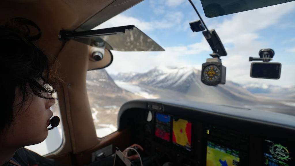 Ethan Guo tijdens zijn vlucht over het noorden van Canada