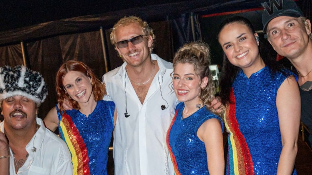 K3 verrast publiek met spontaan optreden met Goldband