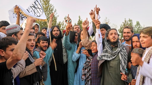 Taliban viert vierjarig bewind Afghanistan terwijl vrouwen protesteren