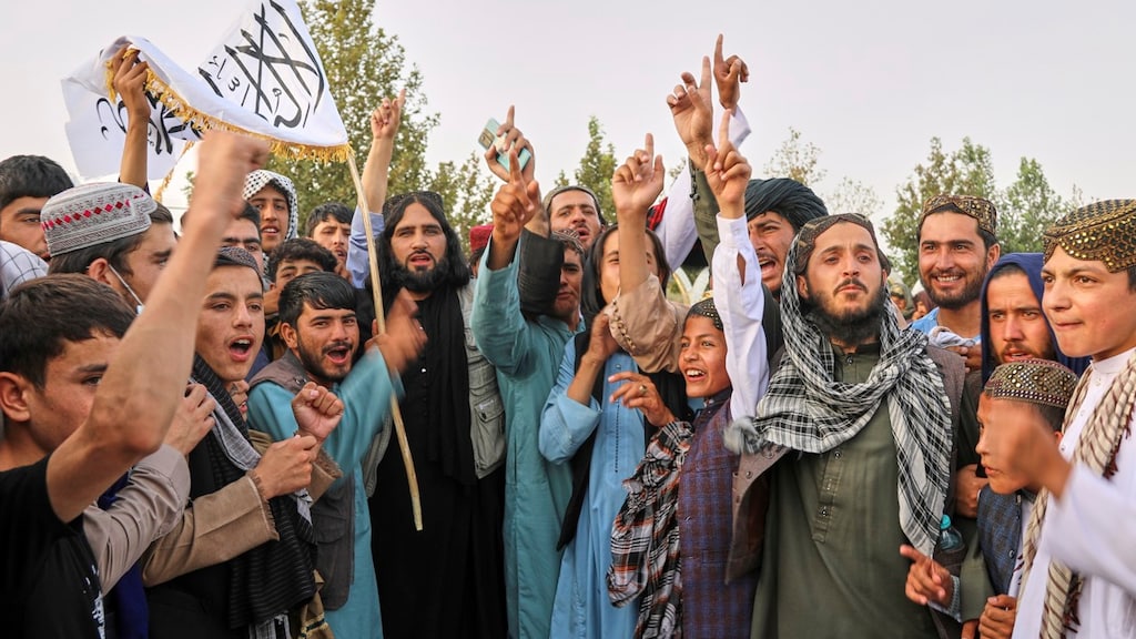 Taliban viert vierjarig bewind Afghanistan terwijl vrouwen protesteren
