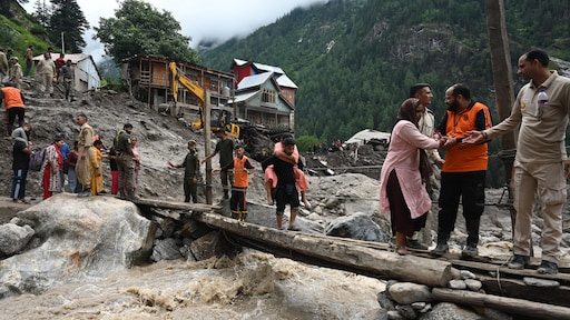 Meer dan 300 doden in India en Pakistan door plotselinge overstromingen