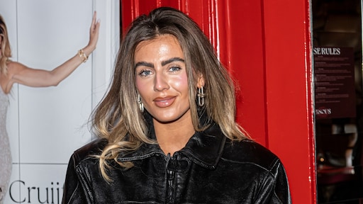 Julie Reinders in tranen bij verrassende babyshower