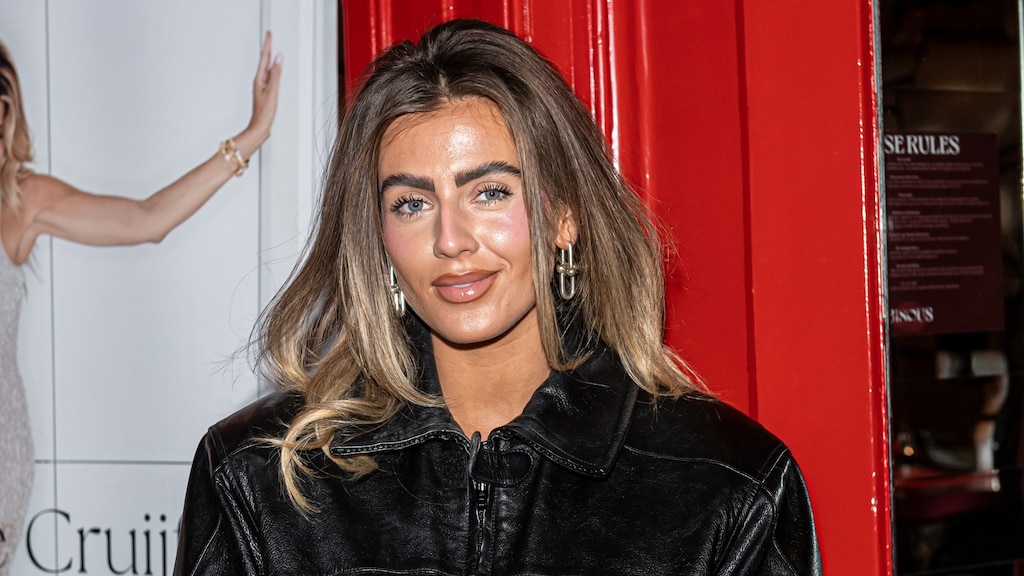 Julie Reinders in tranen bij verrassende babyshower