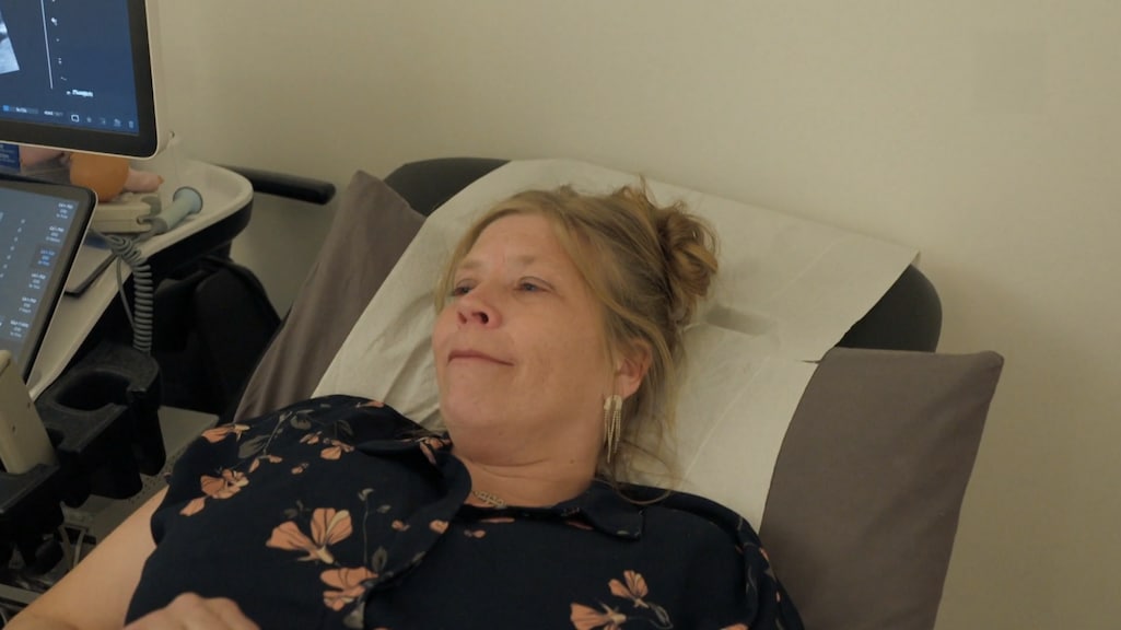 Gerdine Blom in tranen bij onthulling geslacht negende baby in Een huis vol: 'Wat bijzonder zeg'