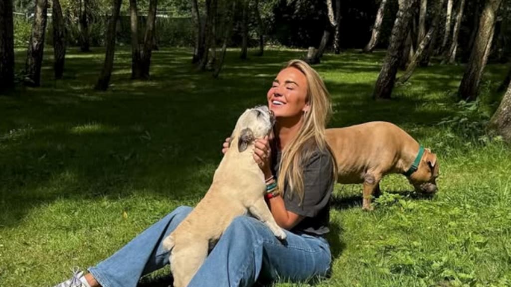 Monique Westenberg geeft gezondheidsupdate van hond: 'Stomme reis die chemotherapie heet'
