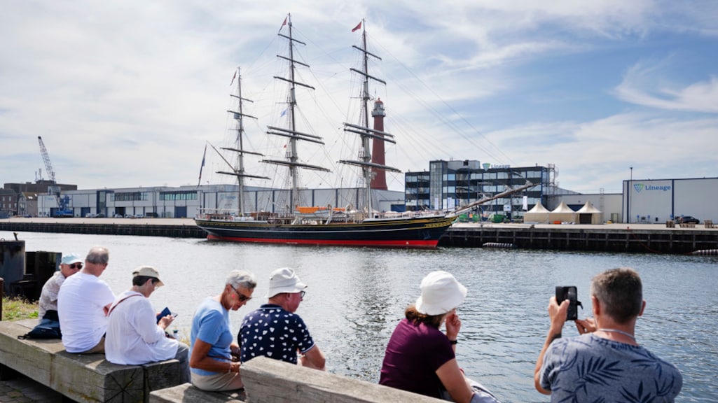 De Clipper Stad Amsterdam gisteren in de haven van IJmuiden.