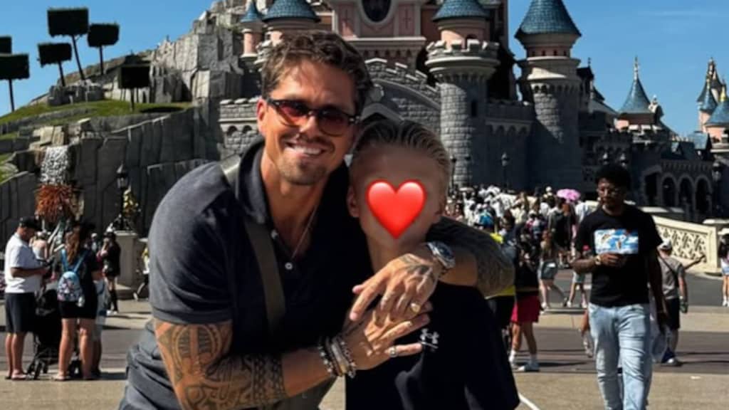 André Hazes baalt van afplakken gezicht van zoon op foto's: 'Je bent zo knap'