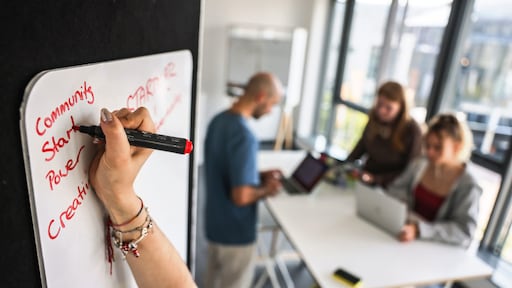 Bedrijven massaal aan de slag met AI, maar 'bijna alle projecten mislukken'