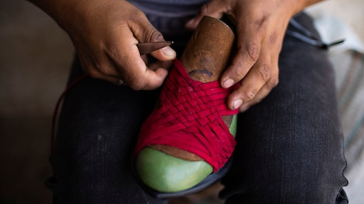 Adidas door het stof voor plagiaat inheemse Mexicaanse slippers