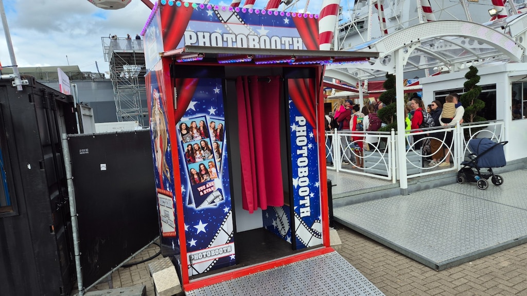 Een fotohokje bij het evenement Sail in Amsterdam.