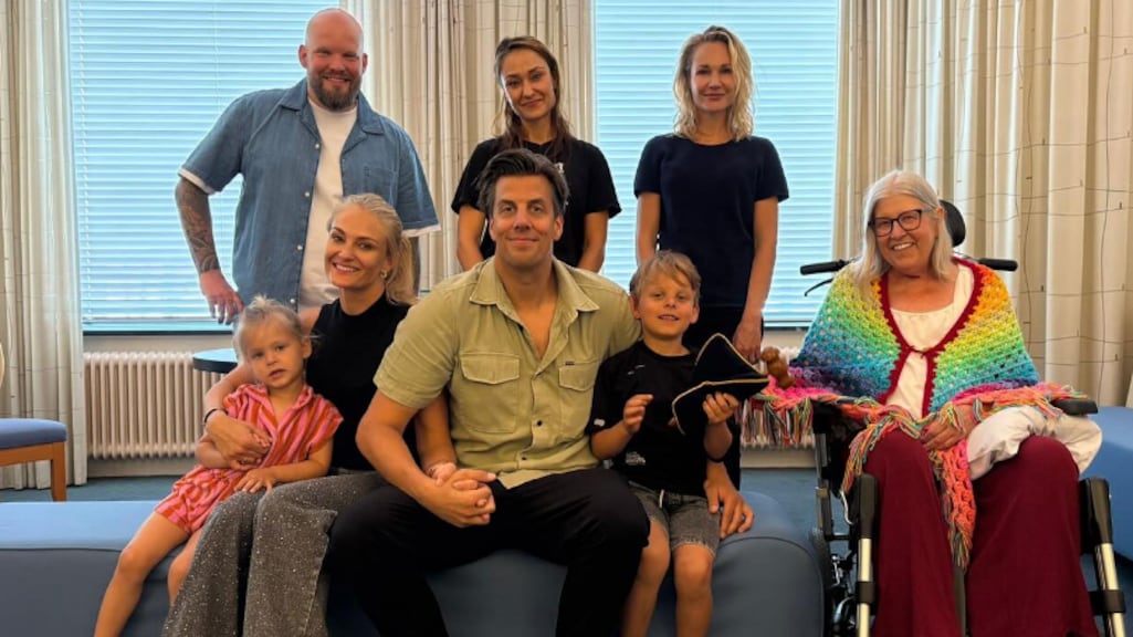 Rob Kemps drie keer getrouwd voor overleden moeder: 'Ik weet dat je erbij was'