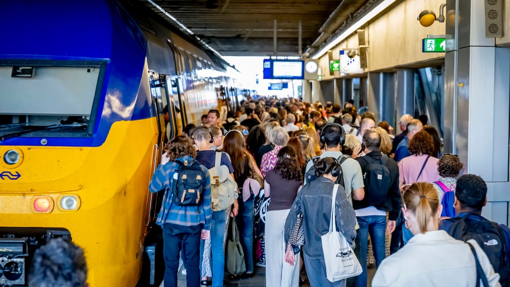 NS verwacht topdrukte in september en wijst reizigers op andere treinen